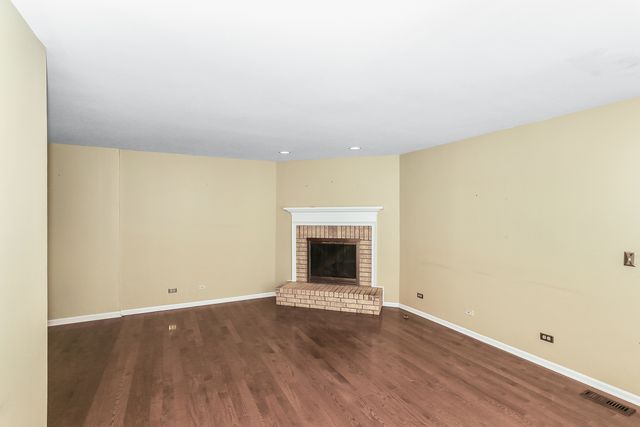 859 Saddlewood Drive, Glen Ellyn, IL 60137