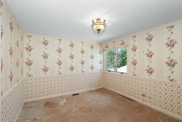 859 Saddlewood Drive, Glen Ellyn, IL 60137