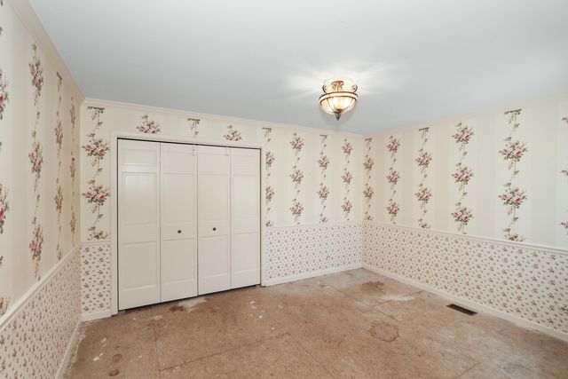 859 Saddlewood Drive, Glen Ellyn, IL 60137