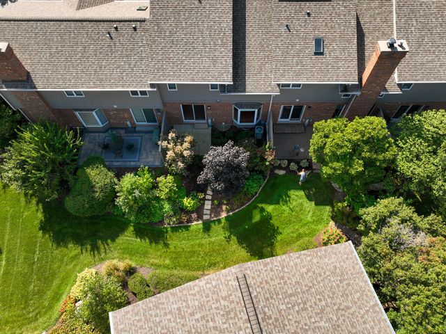 859 Saddlewood Drive, Glen Ellyn, IL 60137