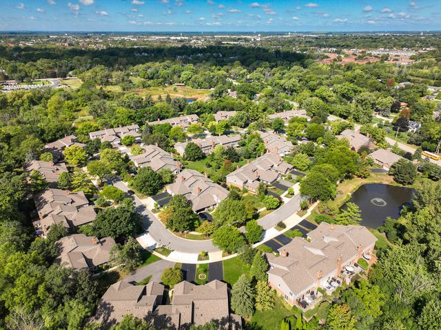 859 Saddlewood Drive, Glen Ellyn, IL 60137