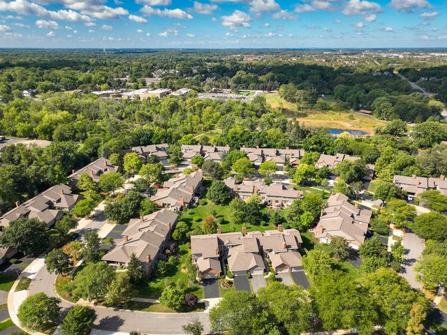 859 Saddlewood Drive, Glen Ellyn, IL 60137