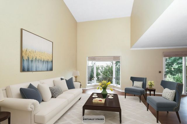 859 Saddlewood Drive, Glen Ellyn, IL 60137