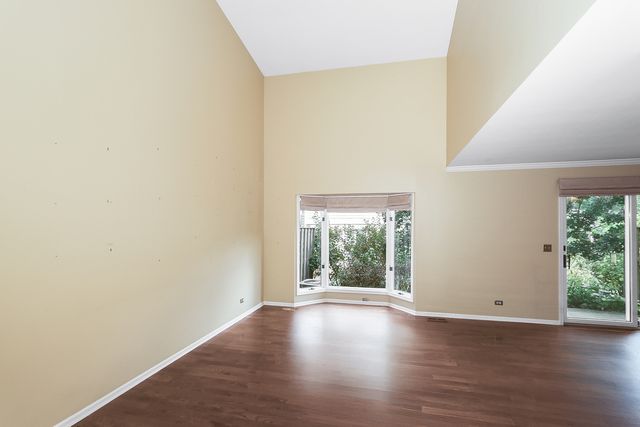 859 Saddlewood Drive, Glen Ellyn, IL 60137