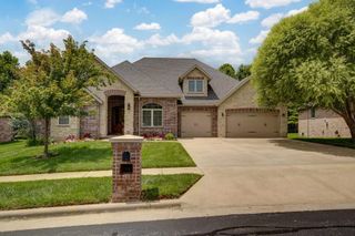 831 North Summercreek Court, Springfield, MO 65802