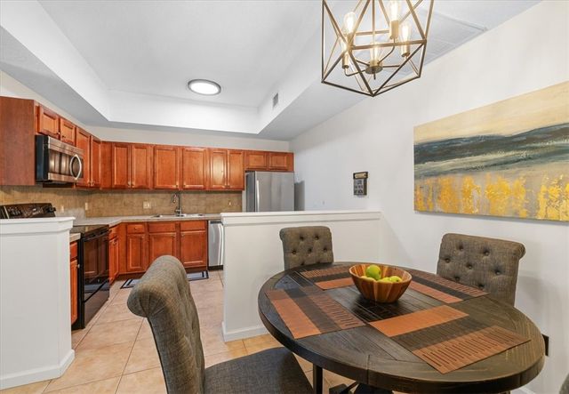 544 7th Square SW 102, Vero Beach, FL 32962