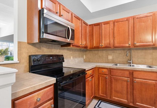 544 7th Square SW 102, Vero Beach, FL 32962