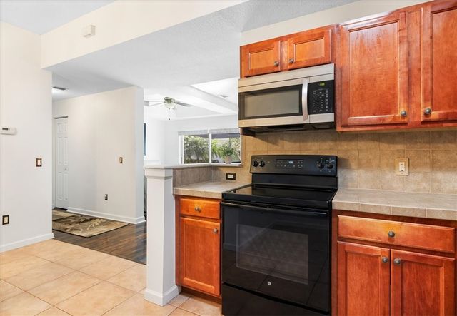 544 7th Square SW 102, Vero Beach, FL 32962