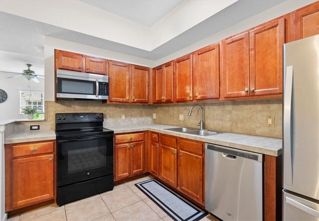 544 7th Square SW 102, Vero Beach, FL 32962