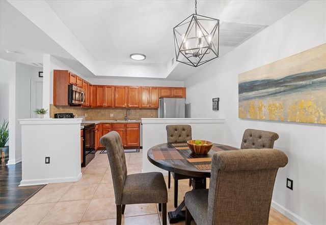 544 7th Square SW 102, Vero Beach, FL 32962