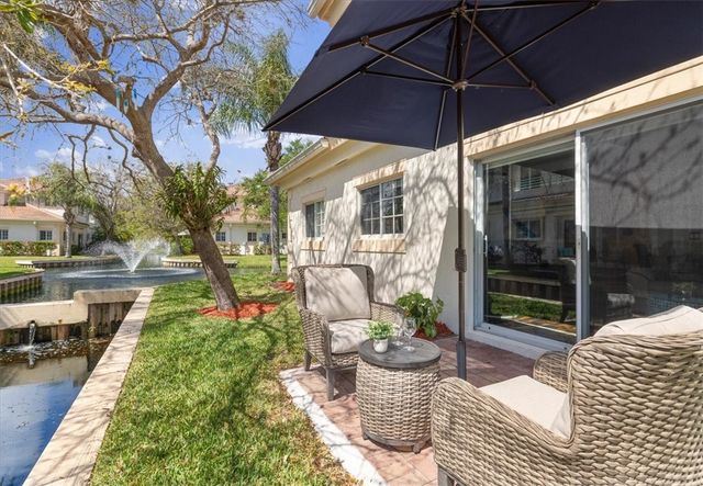 544 7th Square SW 102, Vero Beach, FL 32962