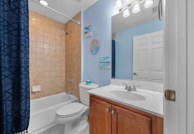 544 7th Square SW 102, Vero Beach, FL 32962