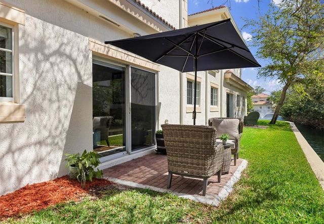 544 7th Square SW 102, Vero Beach, FL 32962