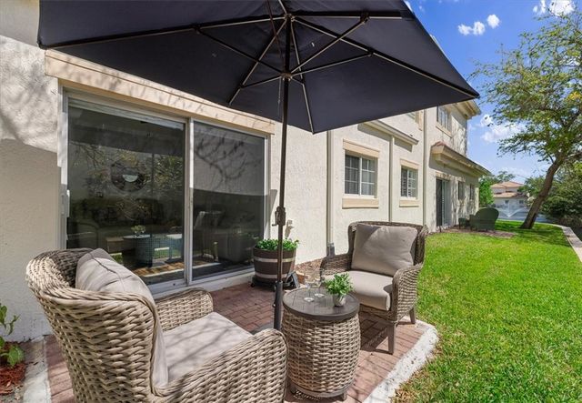 544 7th Square SW 102, Vero Beach, FL 32962