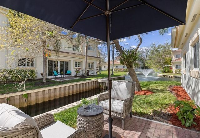 544 7th Square SW 102, Vero Beach, FL 32962