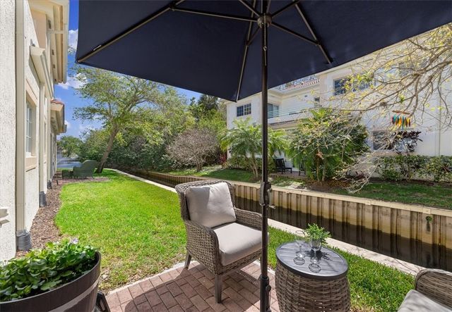 544 7th Square SW 102, Vero Beach, FL 32962