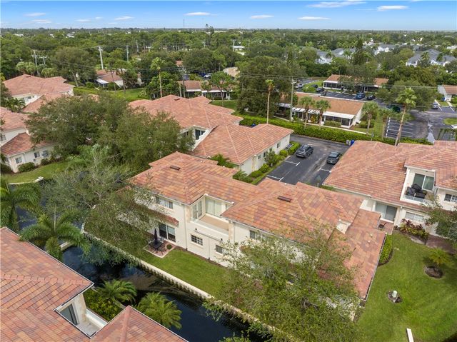 544 7th Square SW 102, Vero Beach, FL 32962