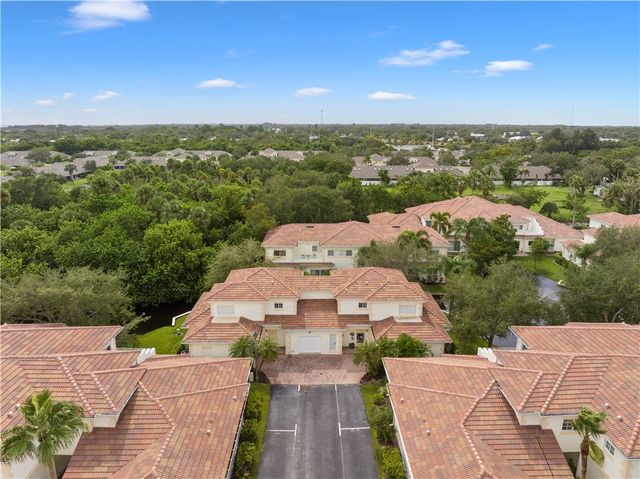 544 7th Square SW 102, Vero Beach, FL 32962