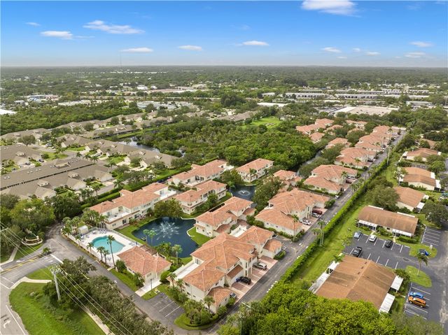 544 7th Square SW 102, Vero Beach, FL 32962