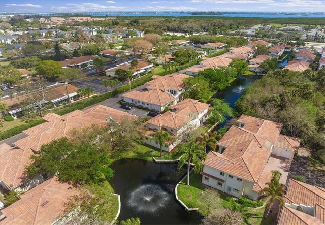 544 7th Square SW 102, Vero Beach, FL 32962