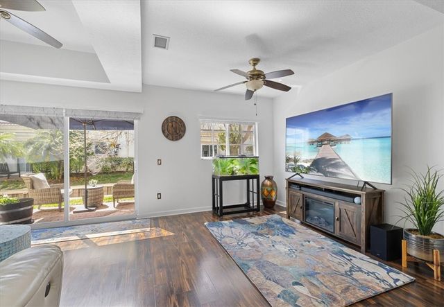 544 7th Square SW 102, Vero Beach, FL 32962