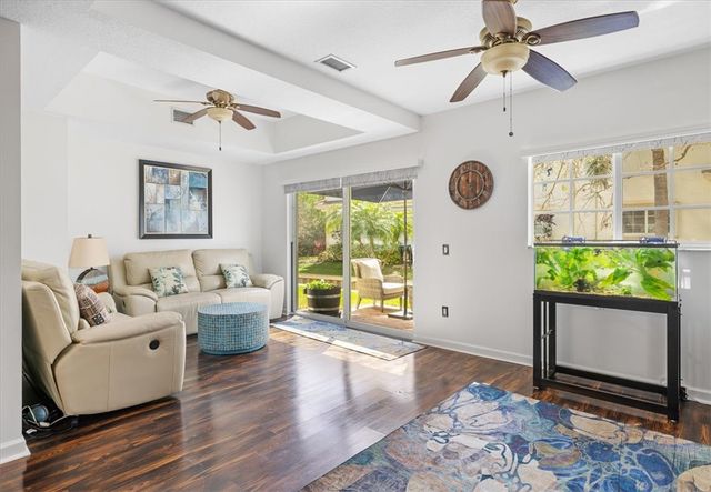 544 7th Square SW 102, Vero Beach, FL 32962