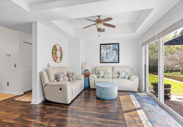 544 7th Square SW 102, Vero Beach, FL 32962