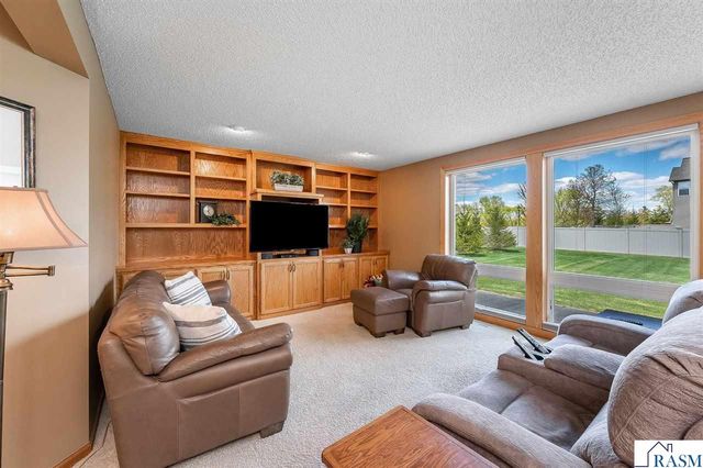 14879 Brenner Ct, Rosemount, MN 55068