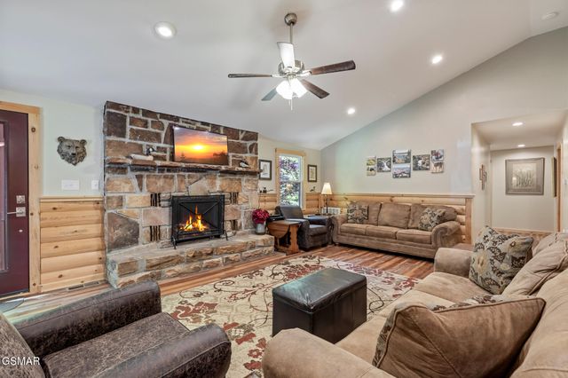 4527 E Scenic Drive, Gatlinburg, TN 37738