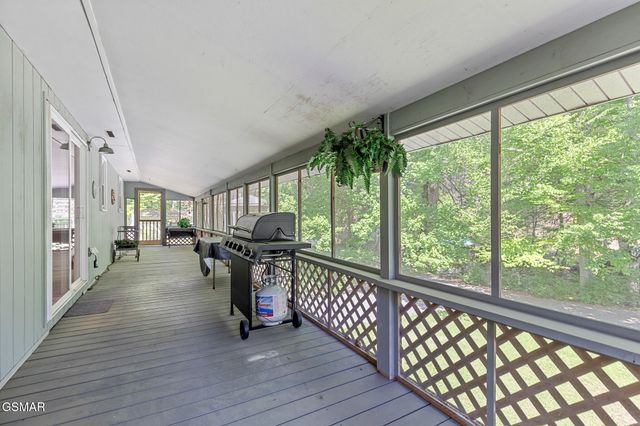 4527 E Scenic Drive, Gatlinburg, TN 37738