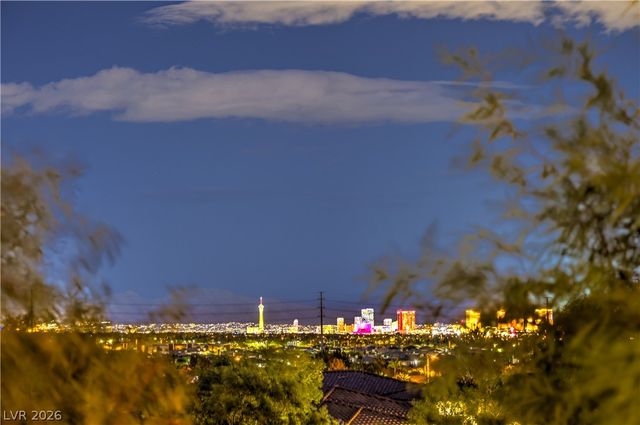 24 CROSS RIDGE Street, Las Vegas, NV 89135