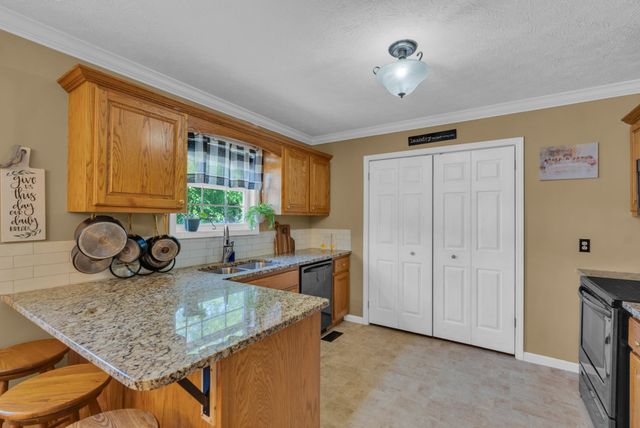 145 Greenwood Dr, Smithville, TN 37166