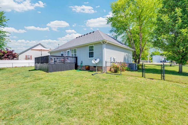 145 Greenwood Dr, Smithville, TN 37166