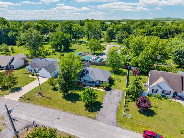 145 Greenwood Dr, Smithville, TN 37166