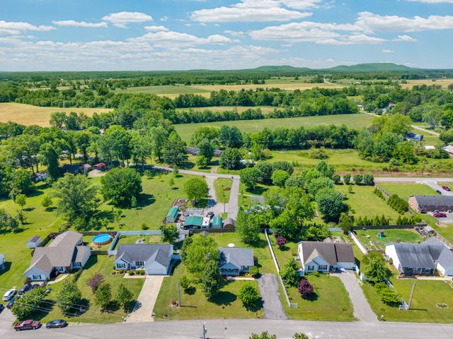 145 Greenwood Dr, Smithville, TN 37166