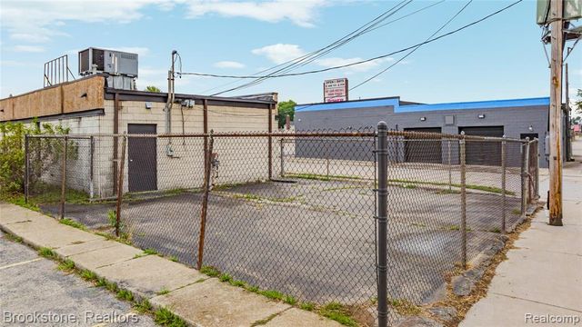21511 Van Dyke Avenue, Warren, MI 48089