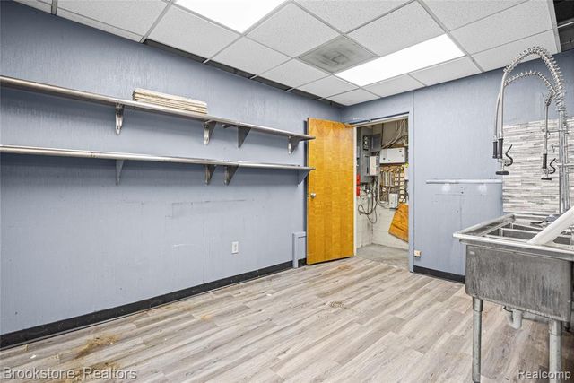 21511 Van Dyke Avenue, Warren, MI 48089