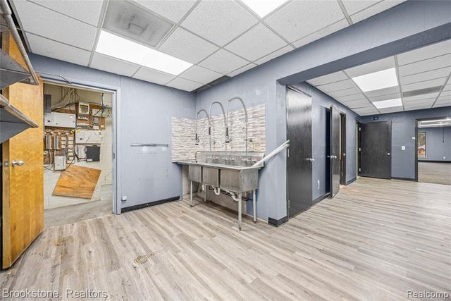 21511 Van Dyke Avenue, Warren, MI 48089