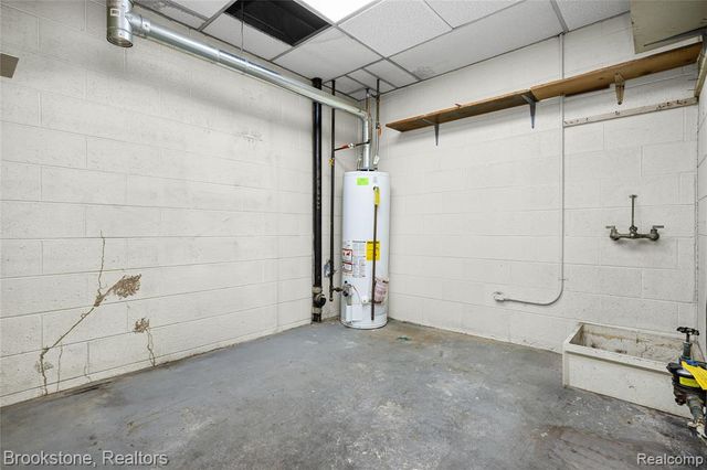21511 Van Dyke Avenue, Warren, MI 48089