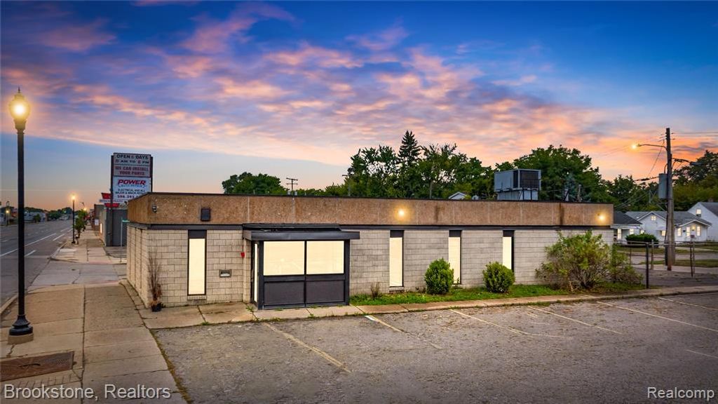 21511 Van Dyke Avenue, Warren, MI 48089