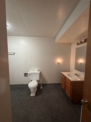 1820 SW 5th St, Minot, ND 58701