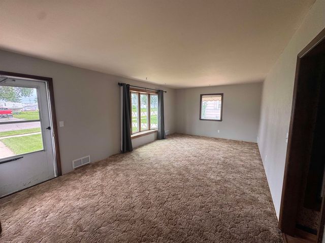 1820 SW 5th St, Minot, ND 58701