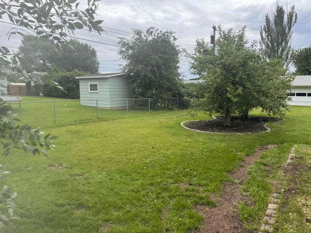 1820 SW 5th St, Minot, ND 58701