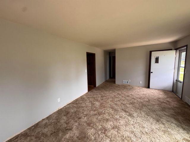 1820 SW 5th St, Minot, ND 58701