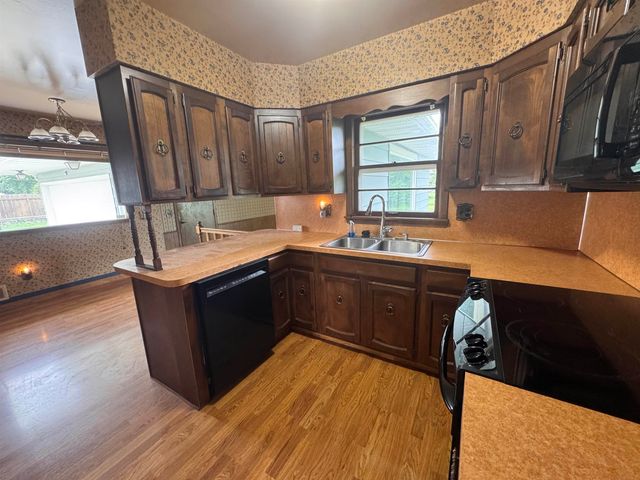 1820 SW 5th St, Minot, ND 58701