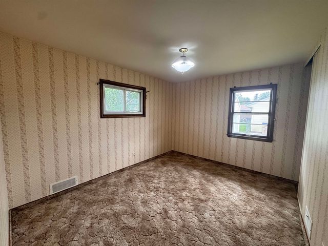 1820 SW 5th St, Minot, ND 58701