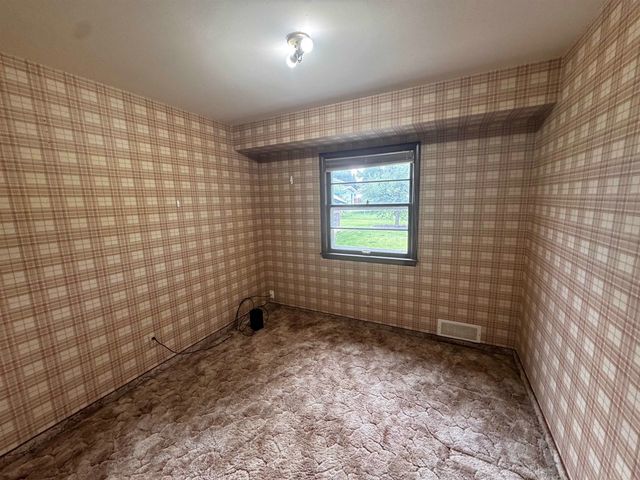 1820 SW 5th St, Minot, ND 58701