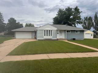 1820 SW 5th St, Minot, ND 58701