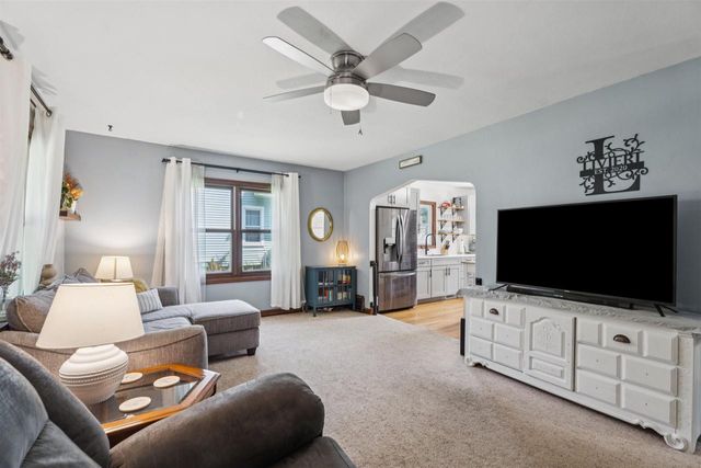 1612 N HARRIMAN STREET, Appleton, WI 54911