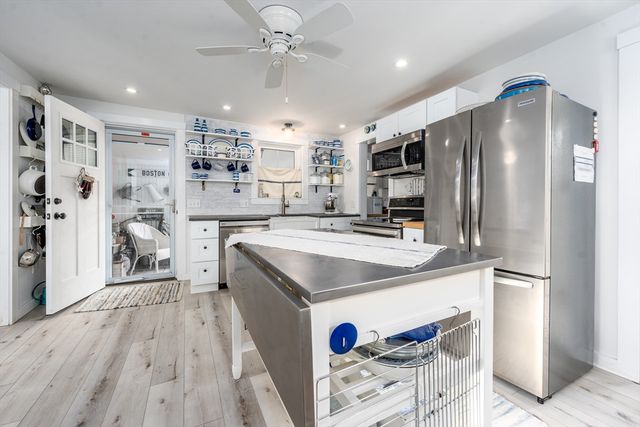 41 Center St, Dennis, MA 02639